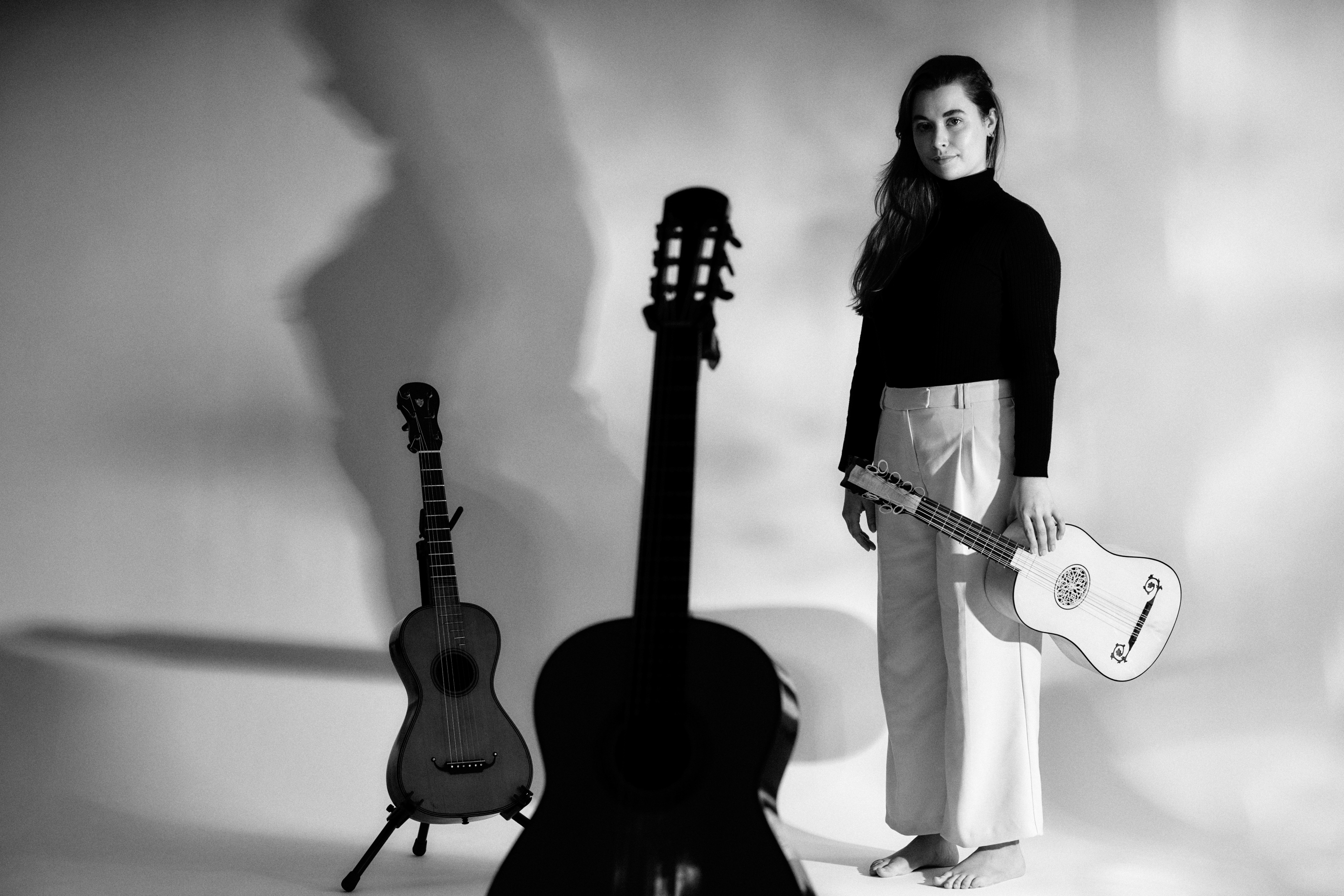 Emma Wills met instrumenten